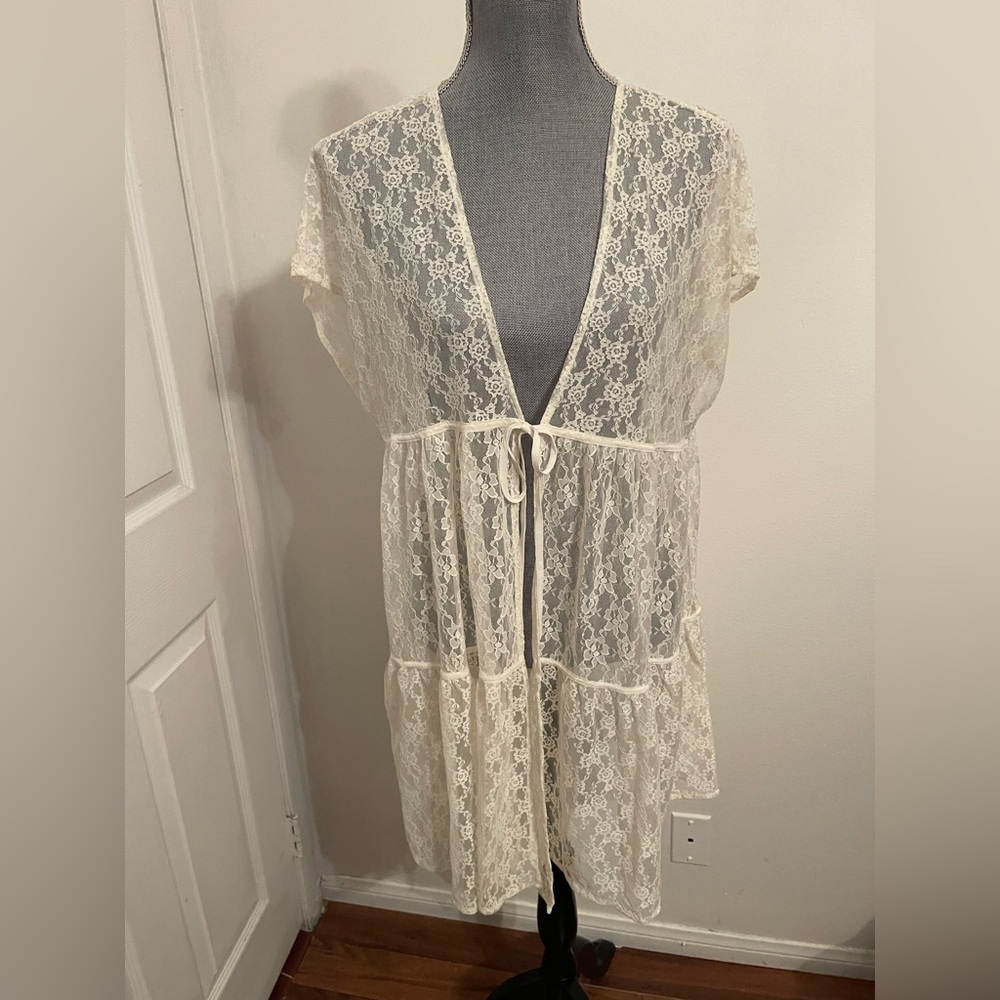 Lucky Brand Cream Lace Robe. Size Small